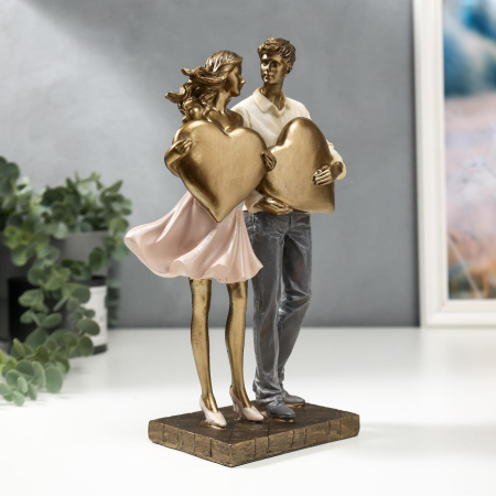 Фигурка полистоун «Влюблённая пара с сердцами», 25.5×8.5×15 см