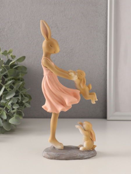 Фигурка полистоун «Зайки. Мама с детьми», 9.5×6×22.5 см