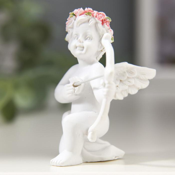 Фигурка полистоун «Купидон», в венке из роз, 6.5×6×5 см